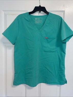 FIGS women’s Catarina style Scrub Top. Size large